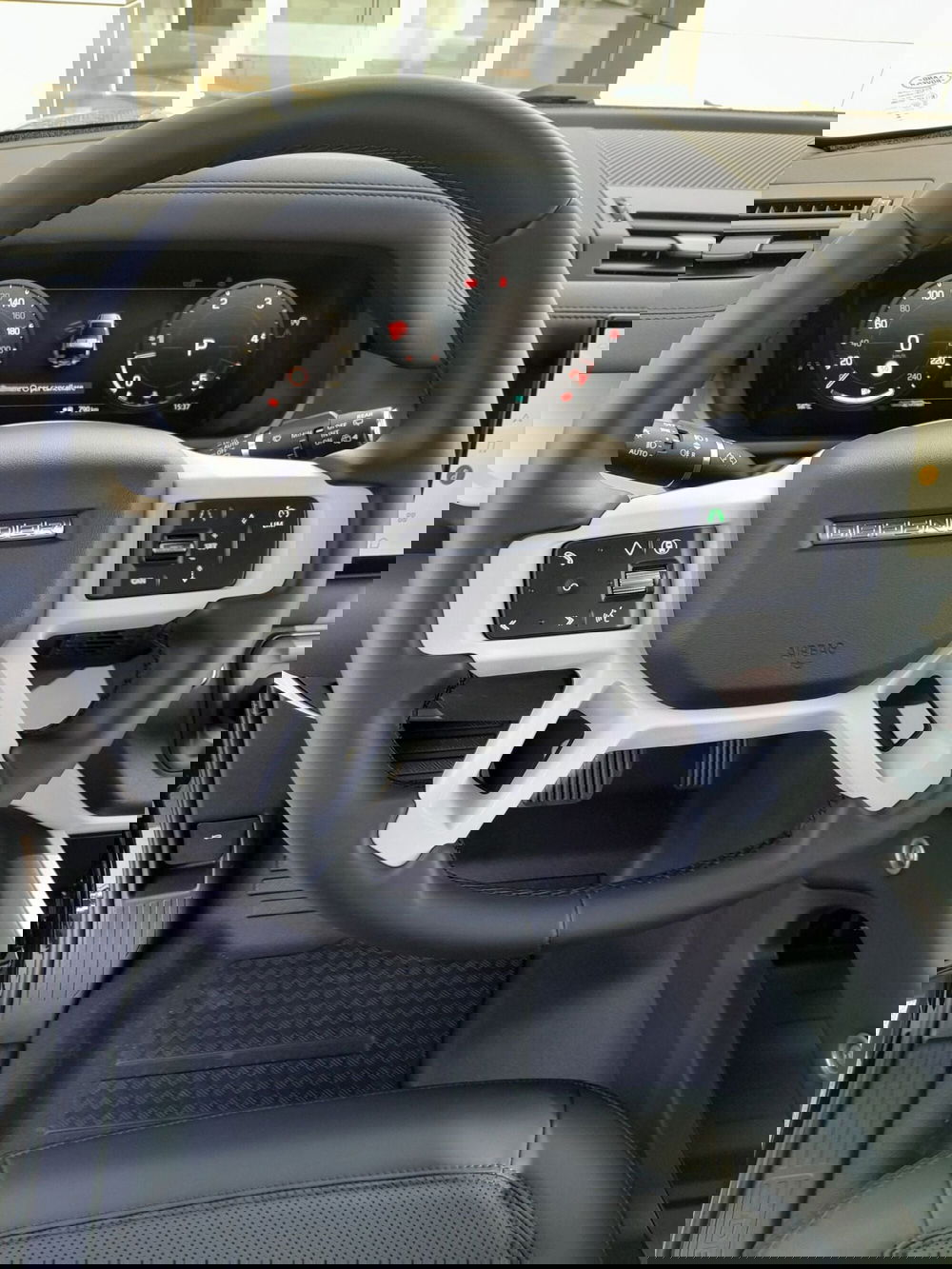 Land Rover Defender nuova a Cuneo (10)