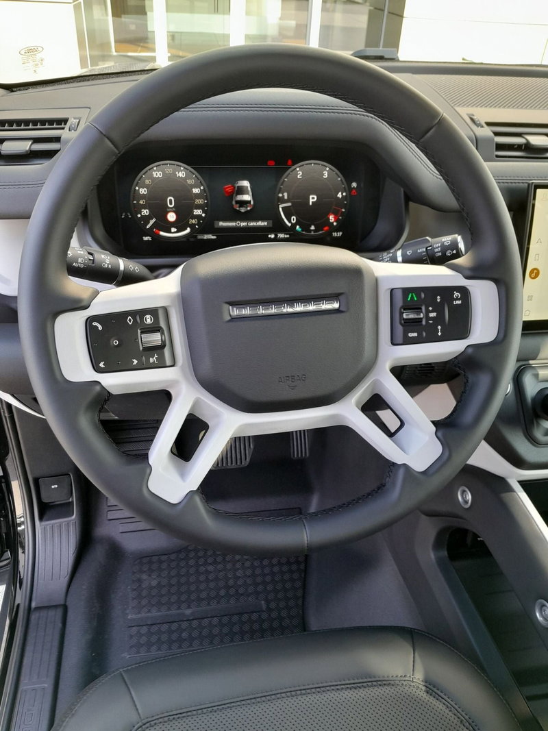 Land Rover Defender nuova a Cuneo (10)