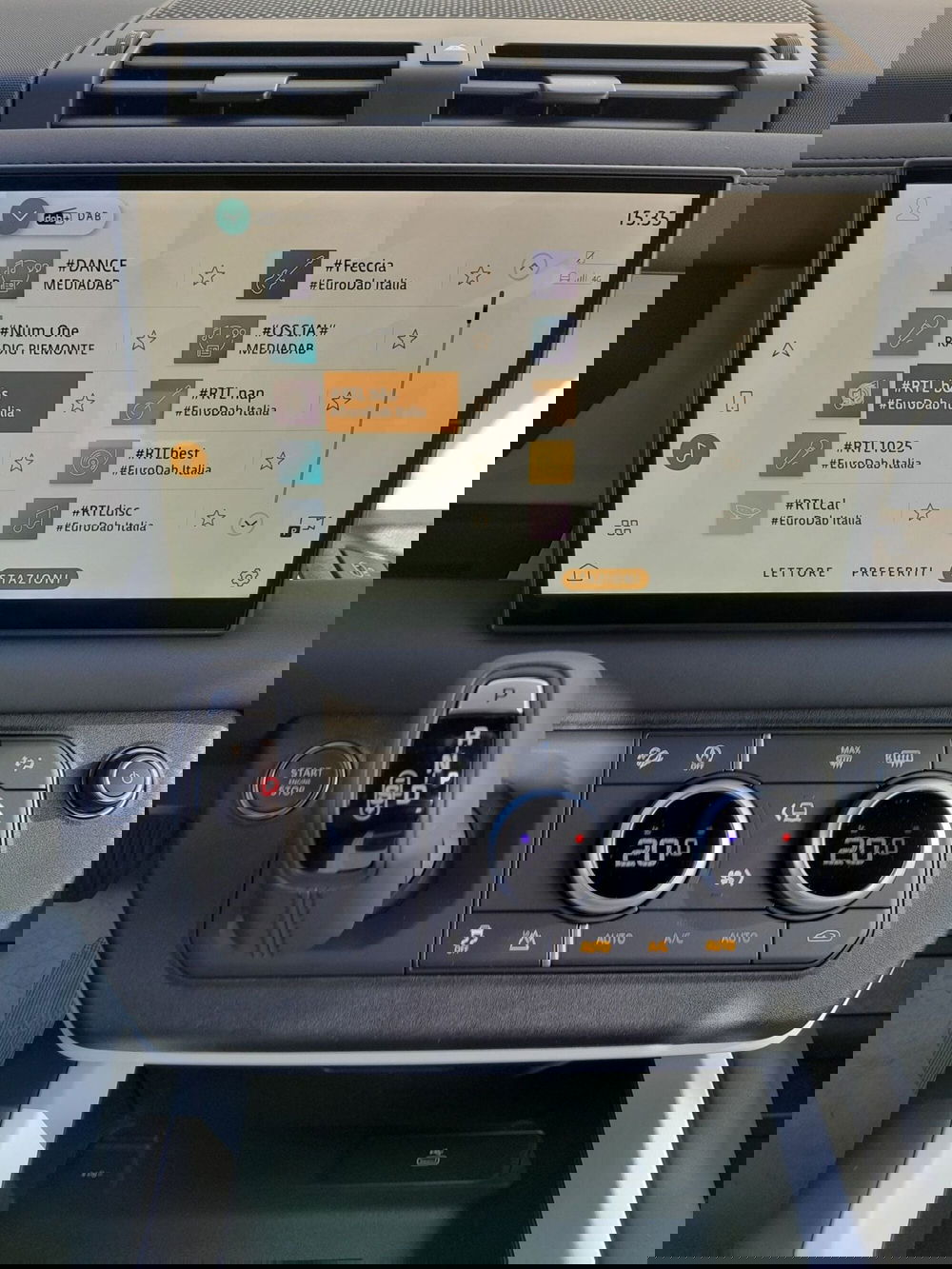 Land Rover Defender nuova a Cuneo (12)