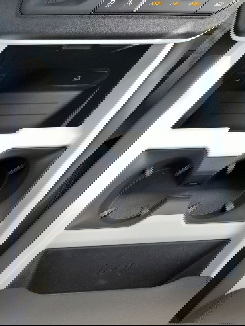 Land Rover Defender nuova a Cuneo (13)