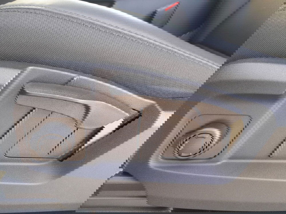 Land Rover Defender nuova a Cuneo (16)