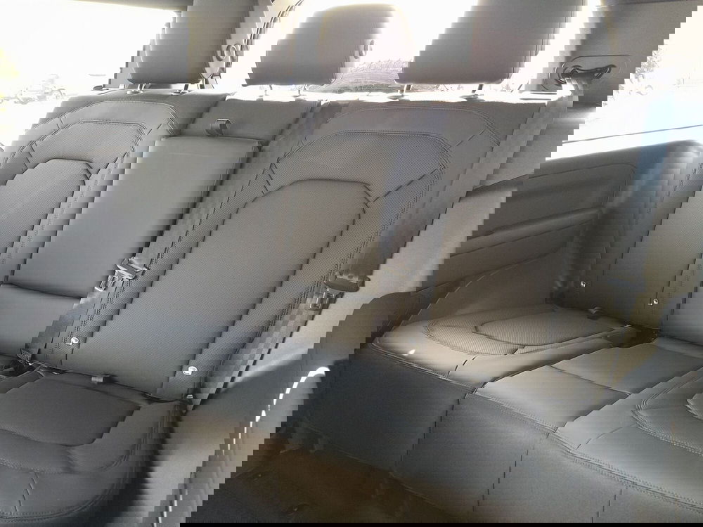 Land Rover Defender nuova a Cuneo (17)