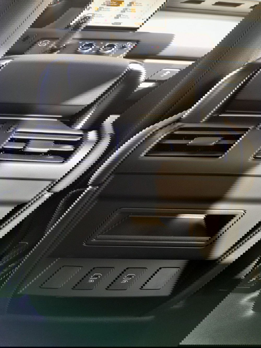 Land Rover Defender nuova a Cuneo (18)