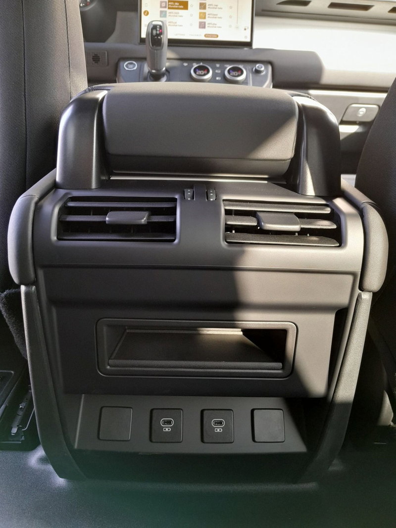 Land Rover Defender nuova a Cuneo (18)