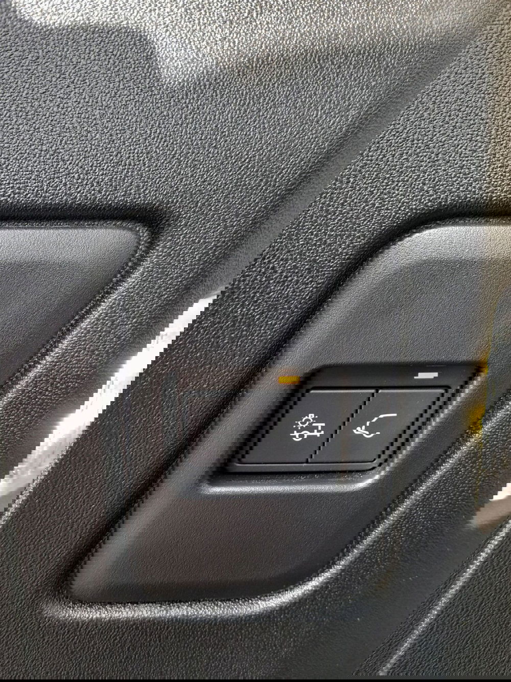 Land Rover Defender nuova a Cuneo (19)