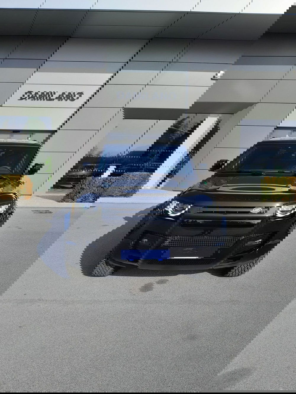 Land Rover Defender nuova a Cuneo (2)