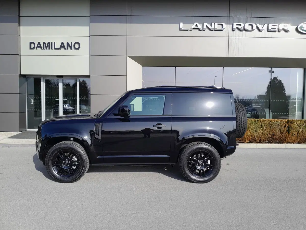 Land Rover Defender nuova a Cuneo (4)