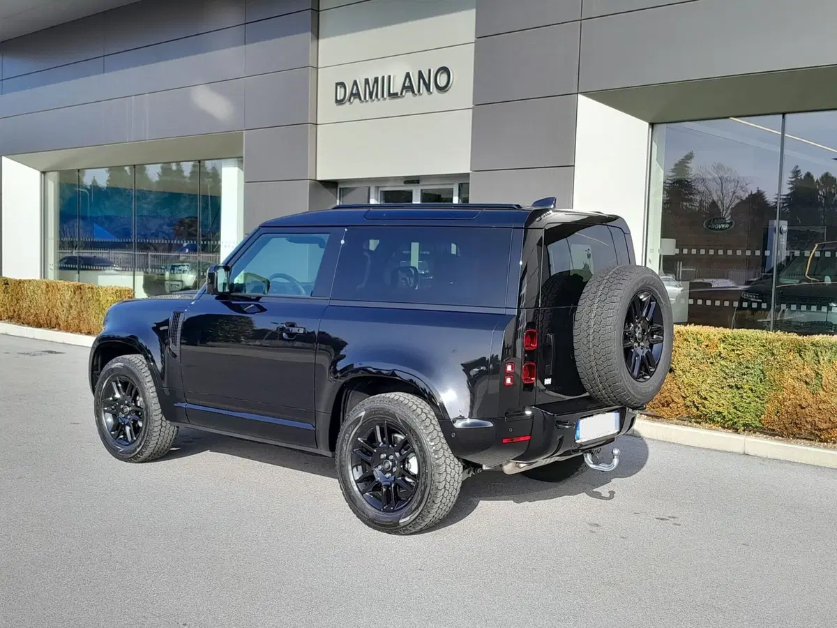 Land Rover Defender nuova a Cuneo (6)