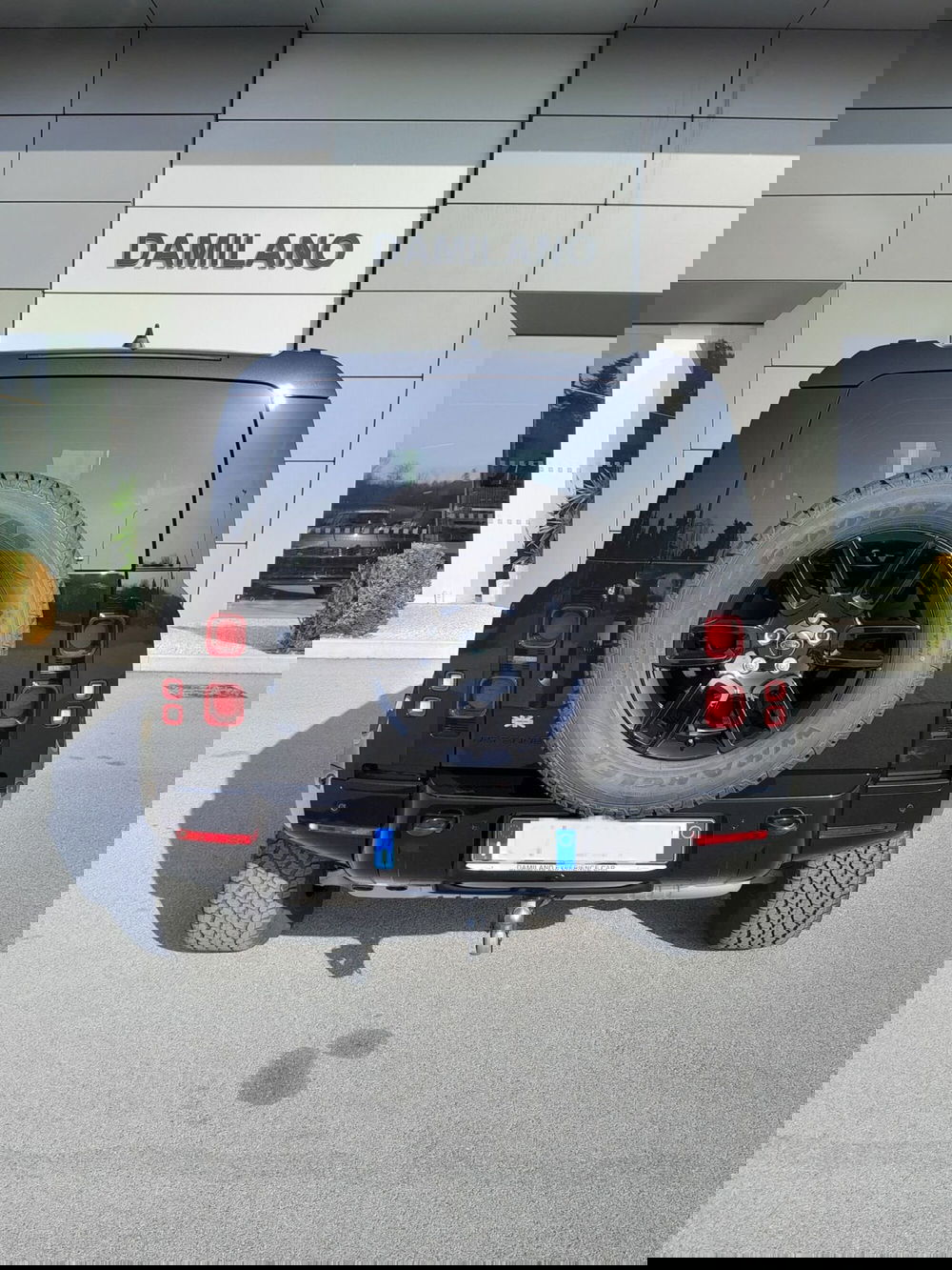 Land Rover Defender nuova a Cuneo (7)