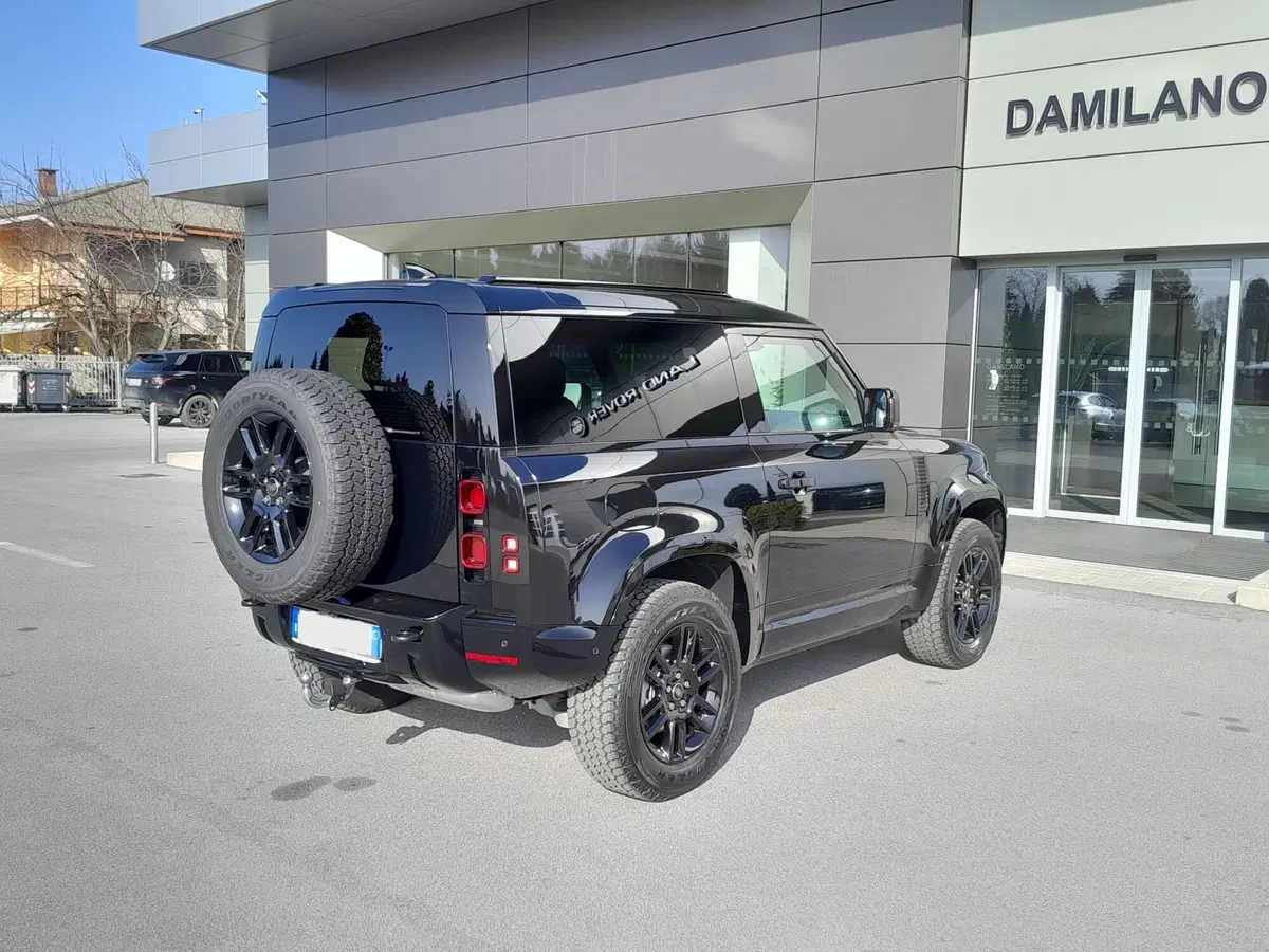 Land Rover Defender nuova a Cuneo (8)