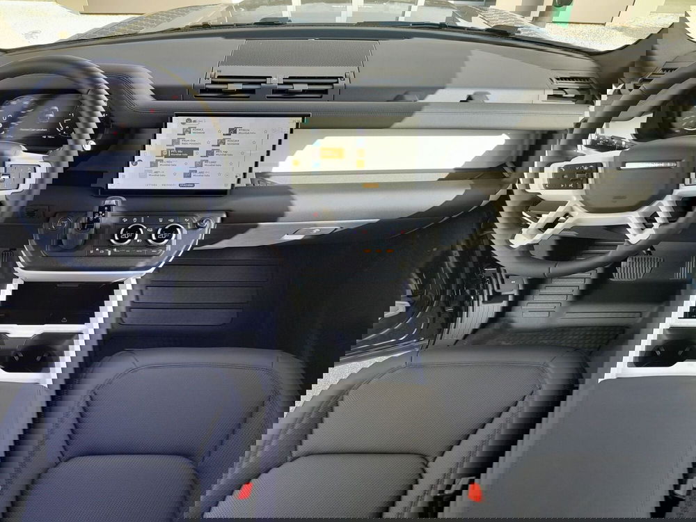 Land Rover Defender nuova a Cuneo (9)