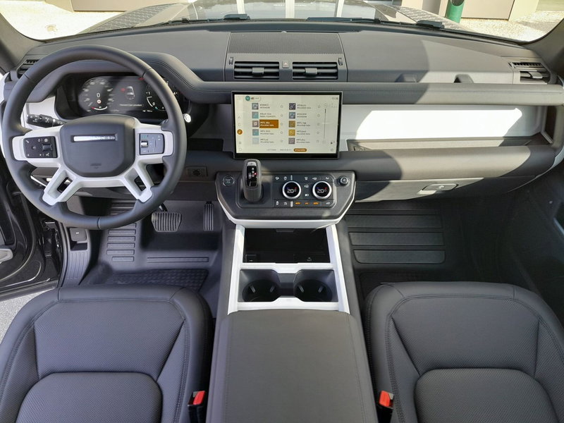 Land Rover Defender nuova a Cuneo (9)