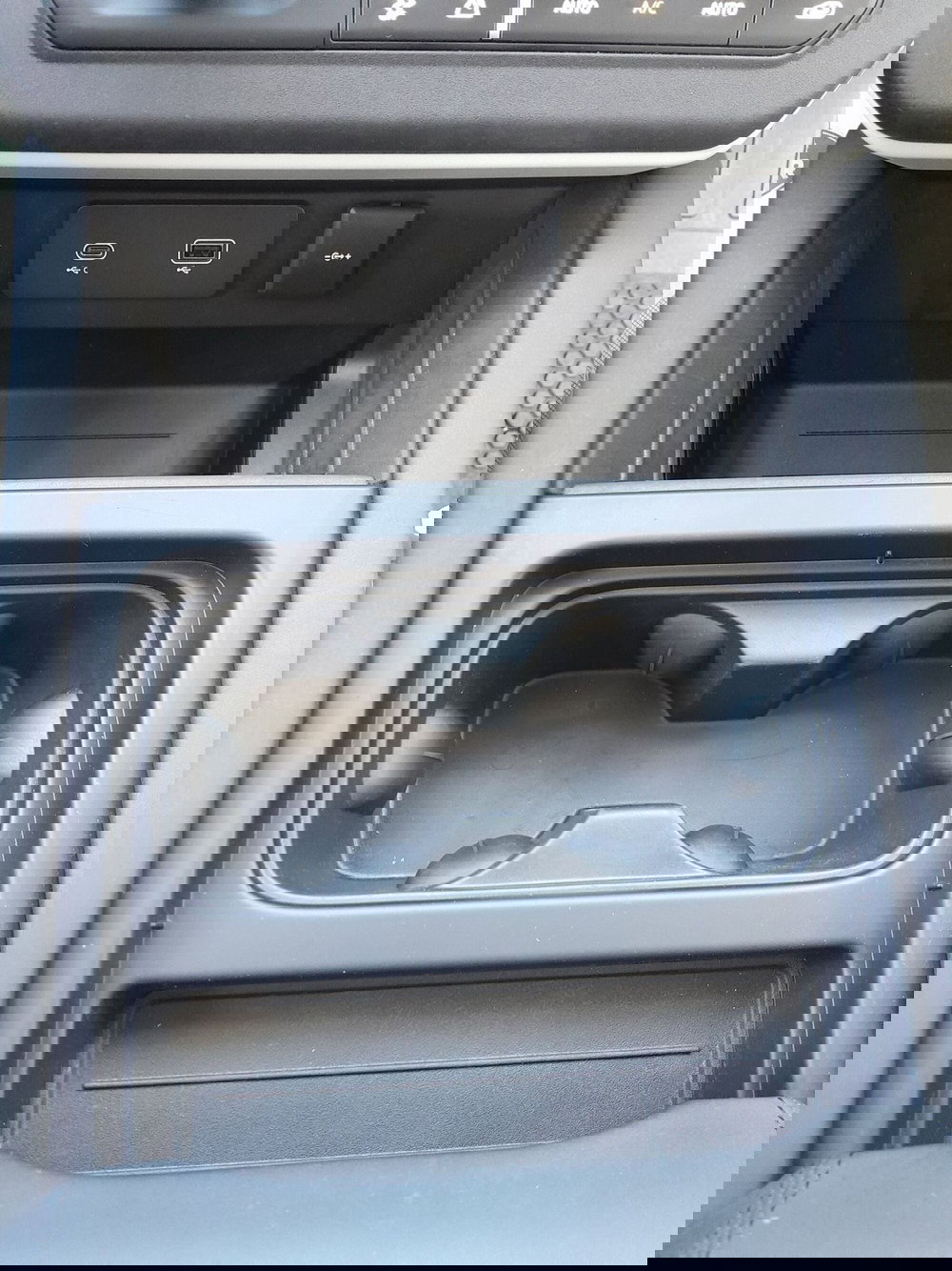 Land Rover Defender usata a Cuneo (12)