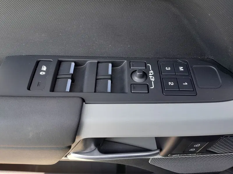 Land Rover Defender usata a Cuneo (13)
