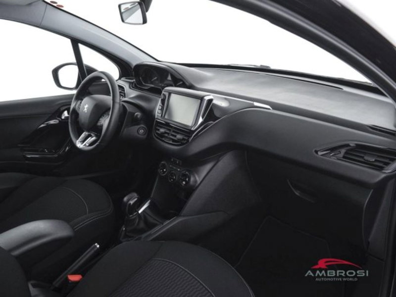 Peugeot 208 usata a Perugia (12)