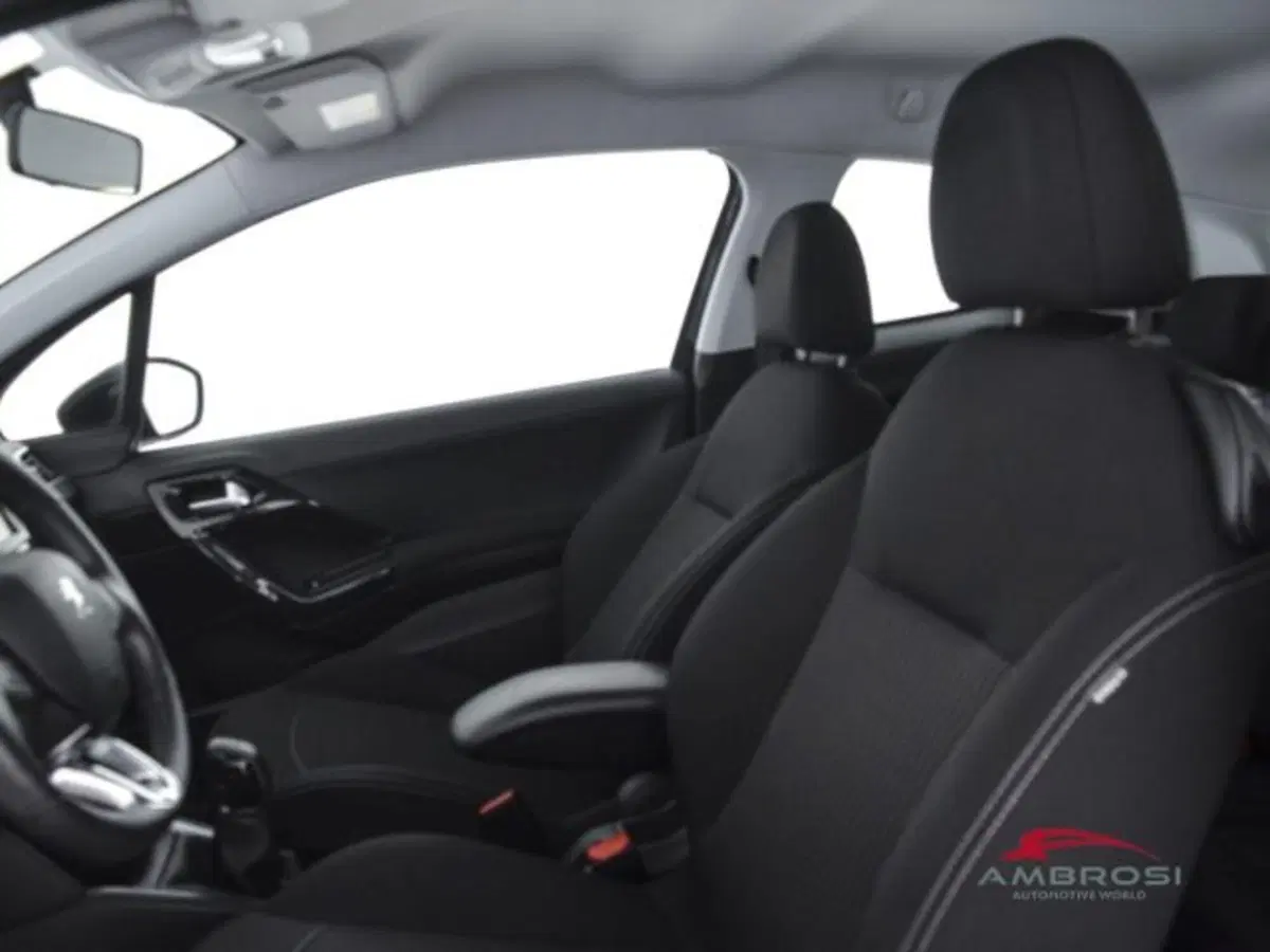 Peugeot 208 usata a Perugia (9)
