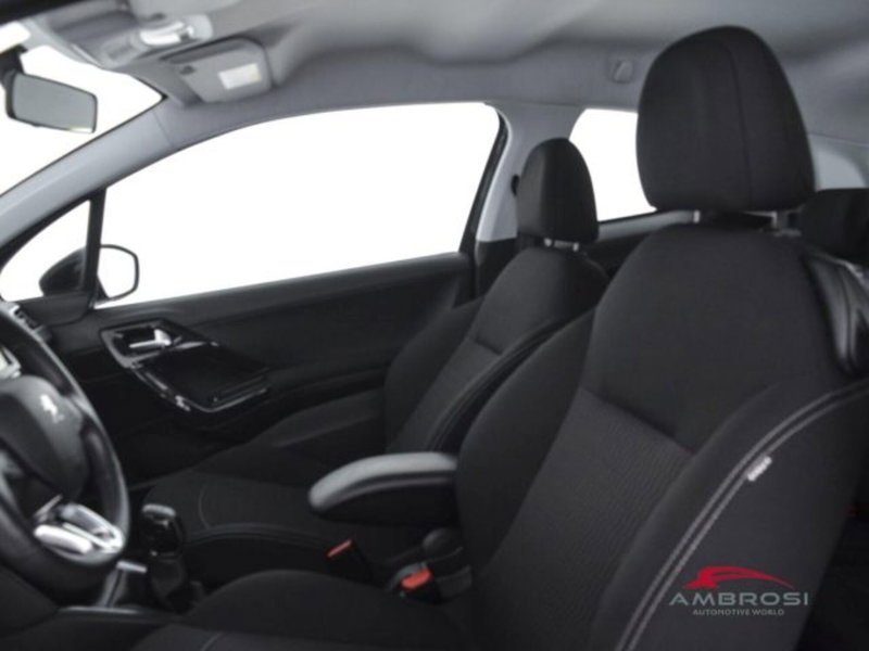 Peugeot 208 usata a Perugia (9)