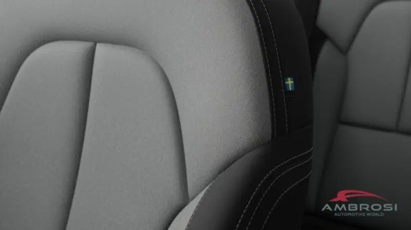Volvo XC40 nuova a Perugia (8)