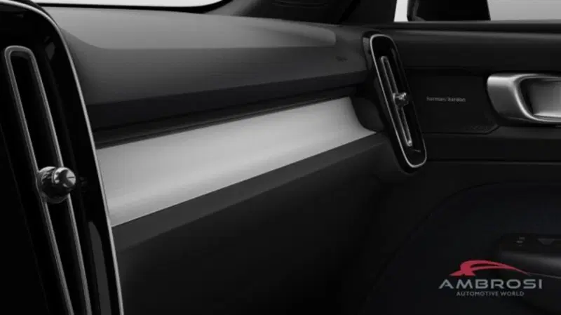 Volvo XC40 nuova a Perugia (11)