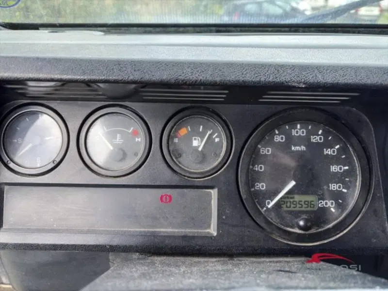 Land Rover Defender usata a Perugia (11)
