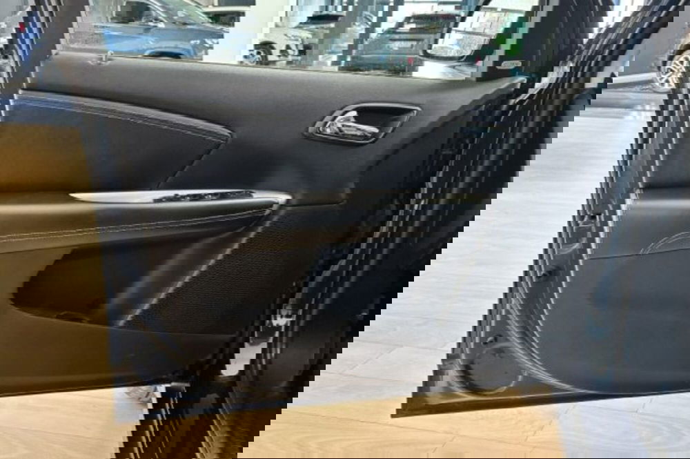 Fiat Freemont usata a Latina (12)