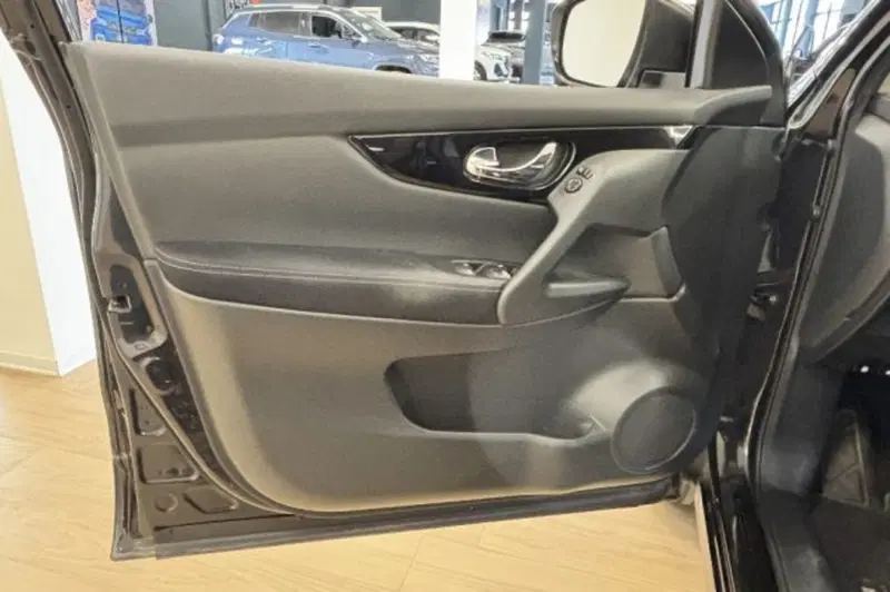 Nissan Qashqai usata a Latina (12)