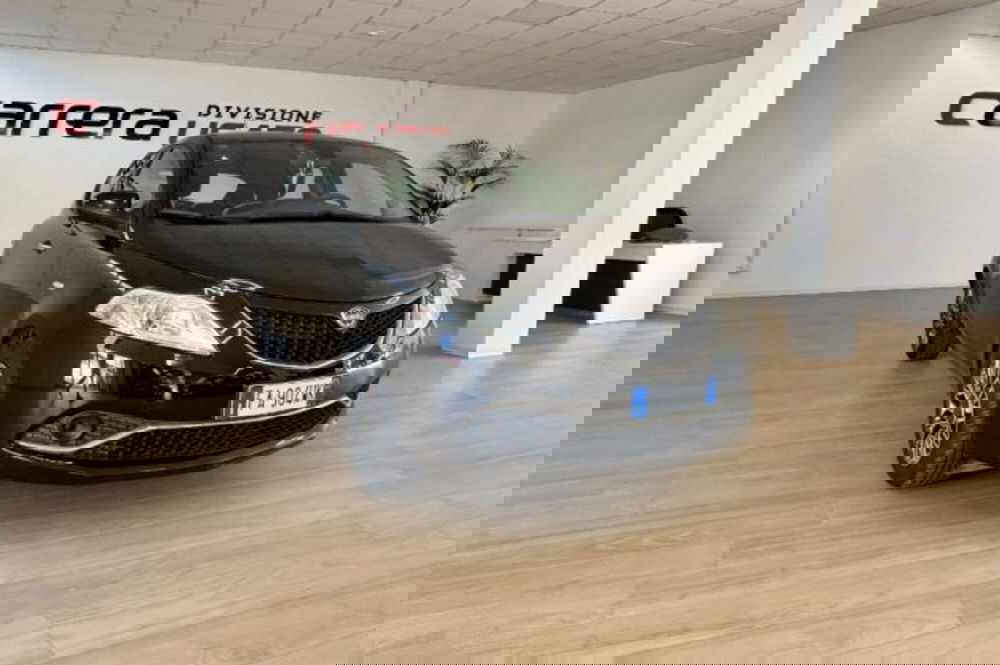 Lancia Ypsilon usata a Latina