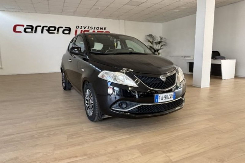 Lancia Ypsilon usata a Latina