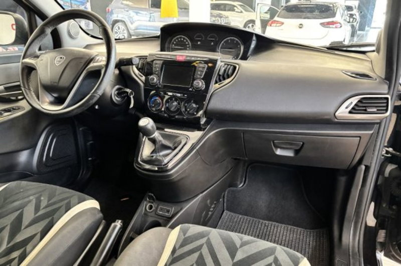 Lancia Ypsilon usata a Latina (10)