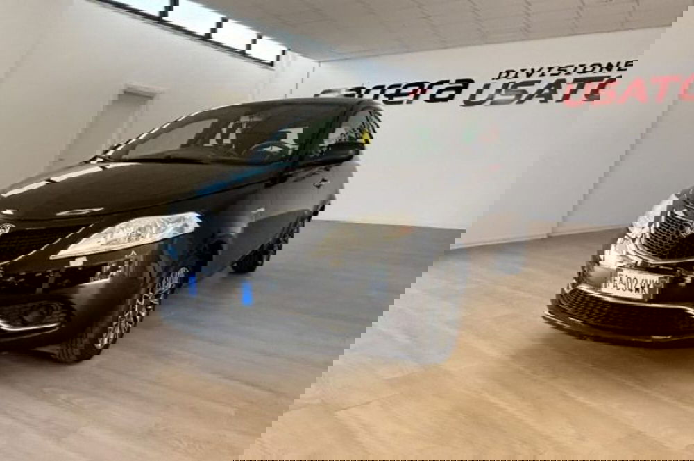 Lancia Ypsilon usata a Latina (3)