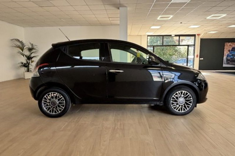 Lancia Ypsilon usata a Latina (4)