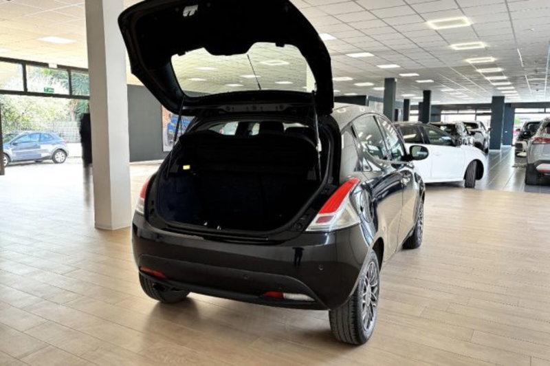 Lancia Ypsilon usata a Latina (7)