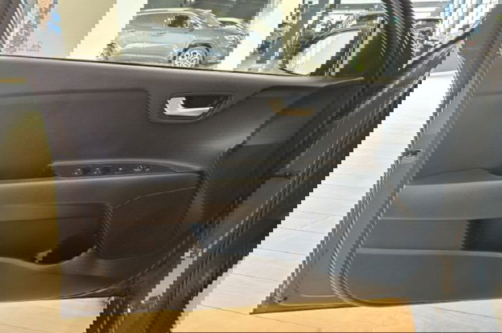Kia Stonic usata a Latina (12)