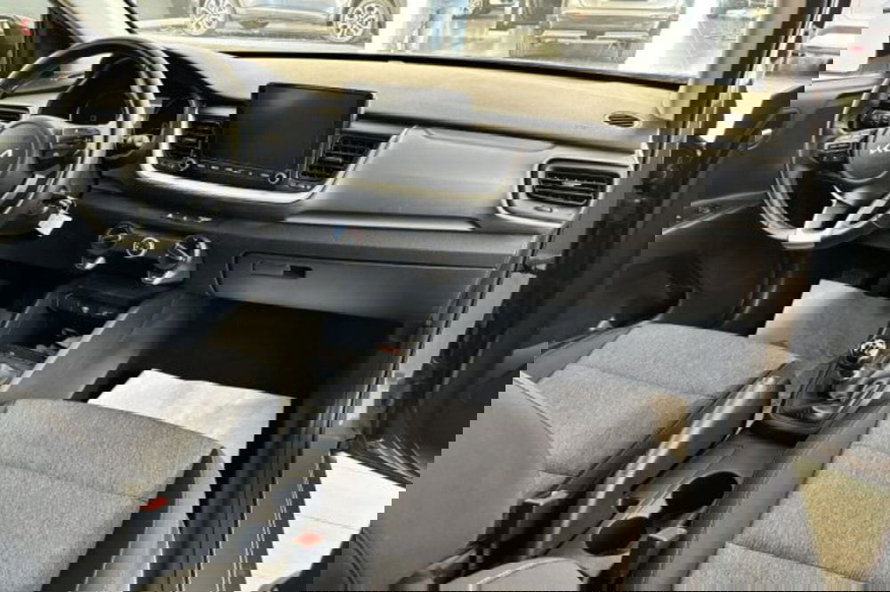 Kia Stonic usata a Latina (9)