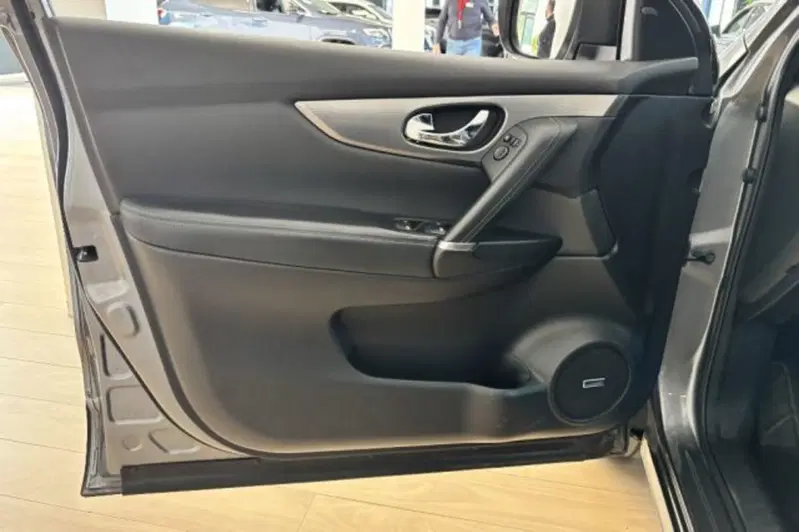 Nissan Qashqai usata a Latina (12)