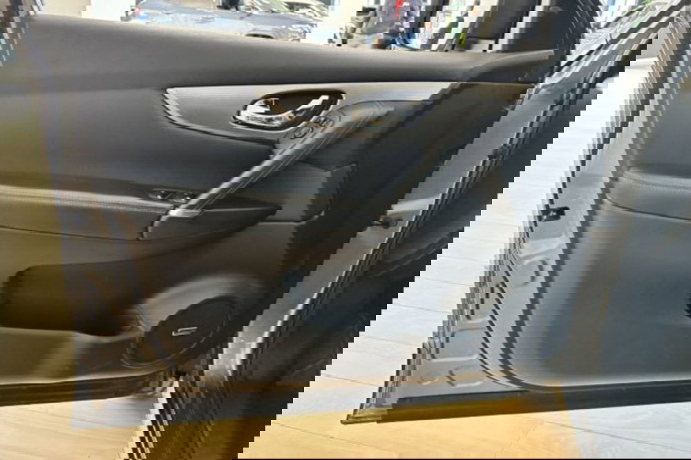 Nissan Qashqai usata a Latina (12)