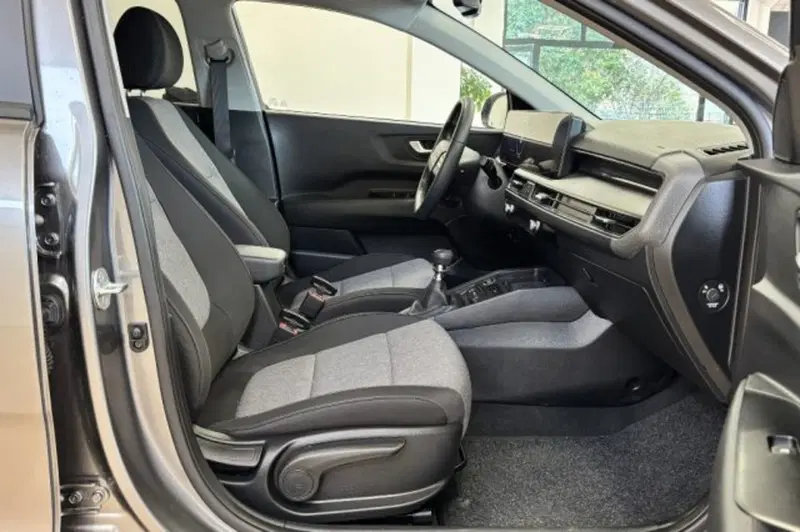 Kia Stonic usata a Latina (8)