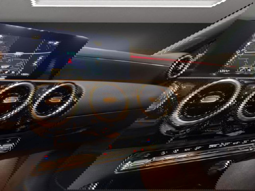 Mercedes-Benz Classe A Sedan usata a Milano (12)