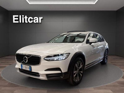 Volvo V90 Cross Country D5 AWD Geartronic Pro del 2020 usata a Magenta