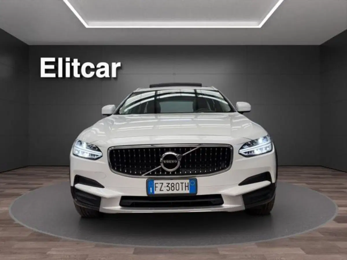 Volvo V90 Cross Country usata a Milano (2)