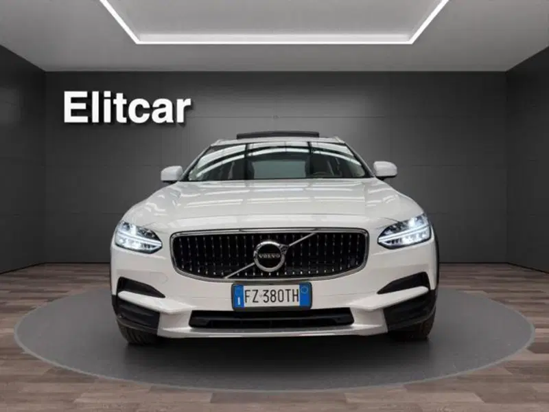 Volvo V90 Cross Country usata a Milano (2)