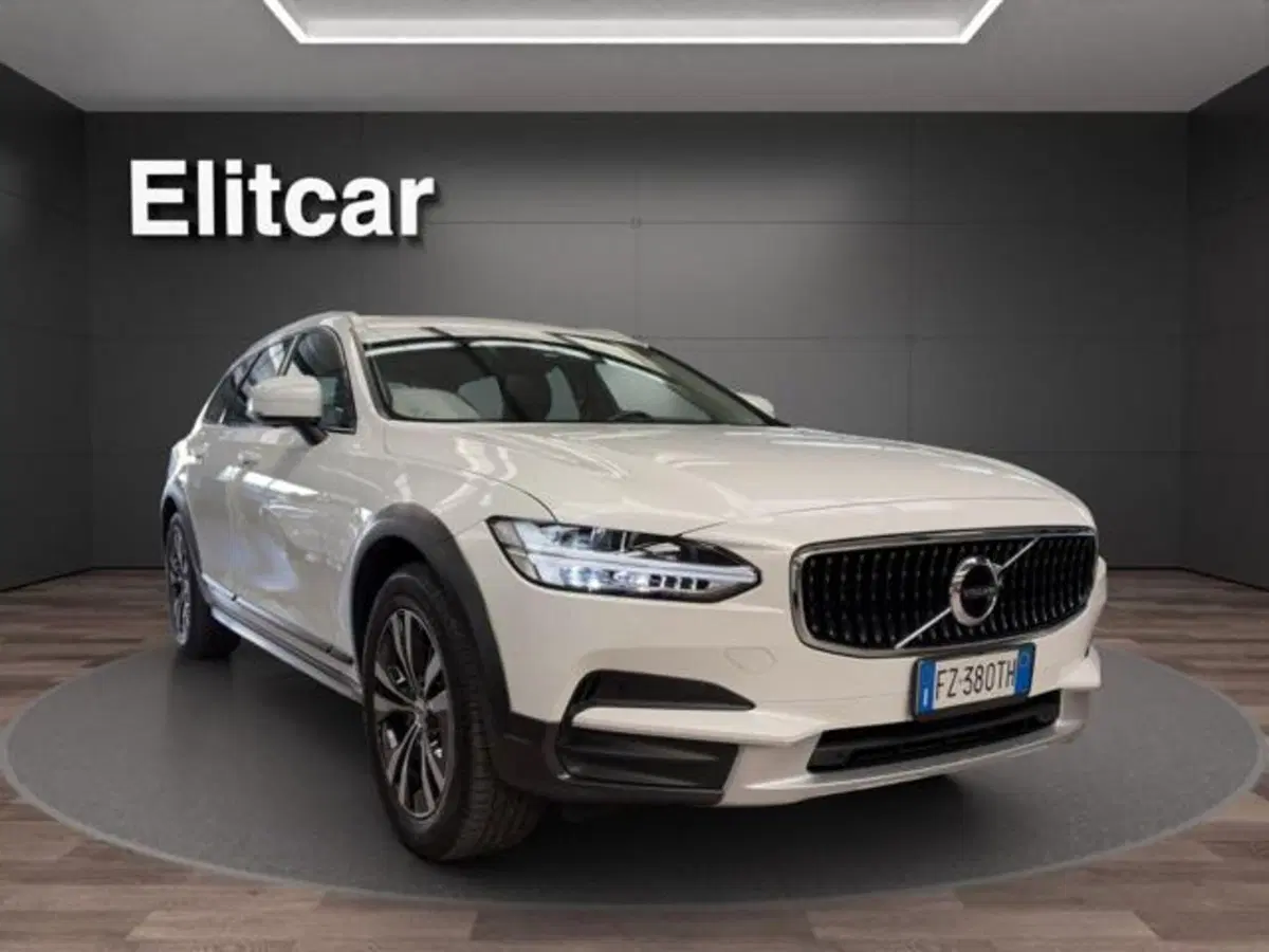 Volvo V90 Cross Country usata a Milano (3)