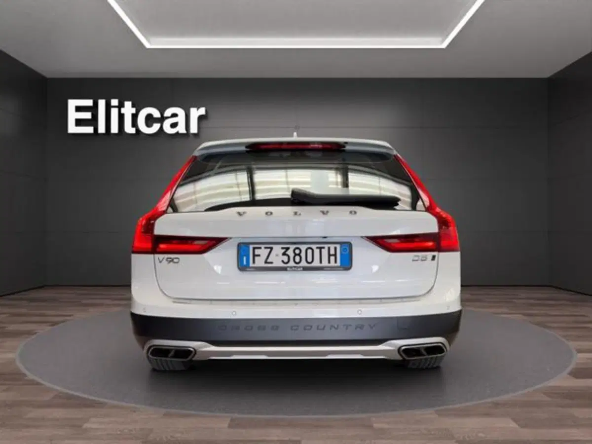 Volvo V90 Cross Country usata a Milano (5)