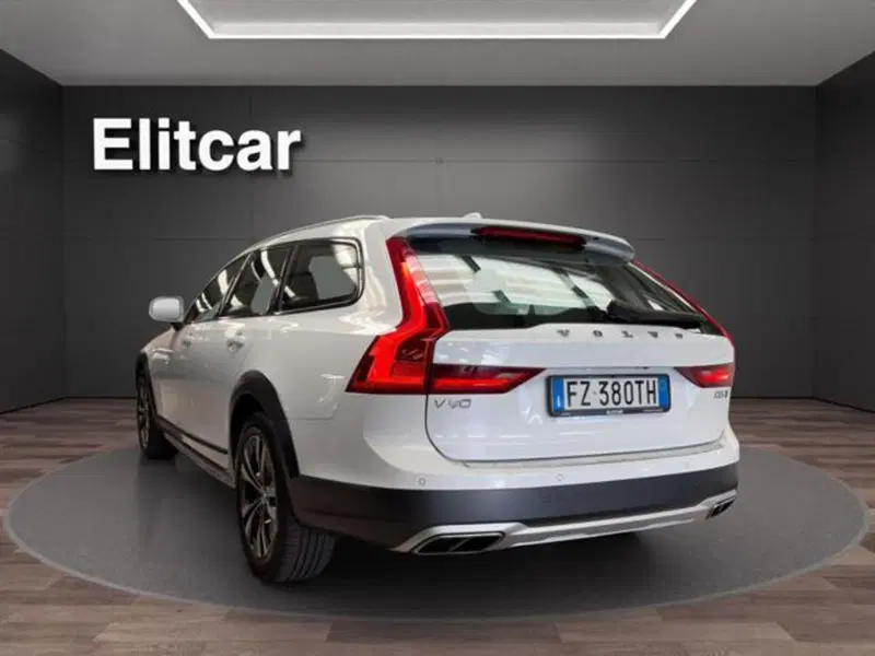 Volvo V90 Cross Country usata a Milano (6)