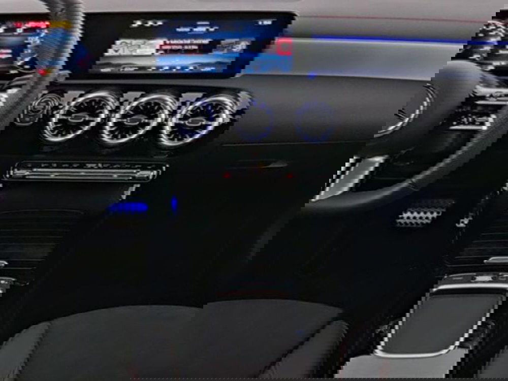 Mercedes-Benz CLA Shooting Brake usata a Milano (7)