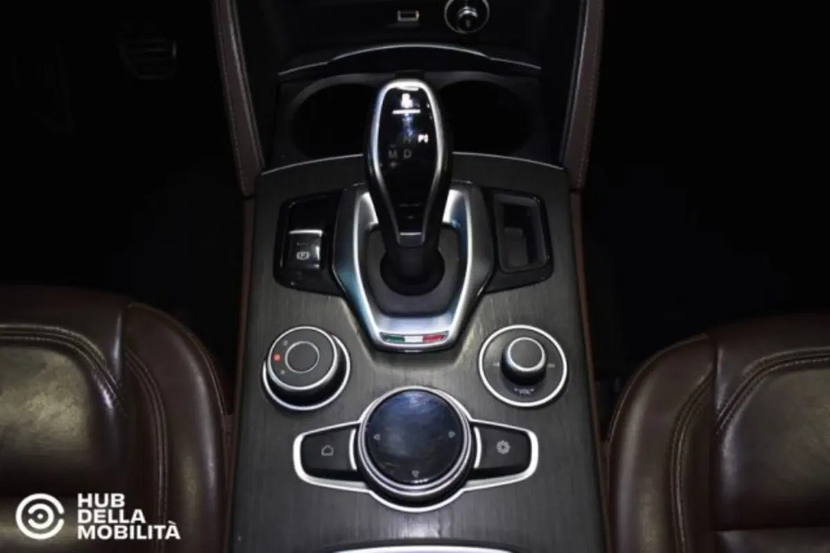 Alfa Romeo Stelvio usata a Perugia (12)