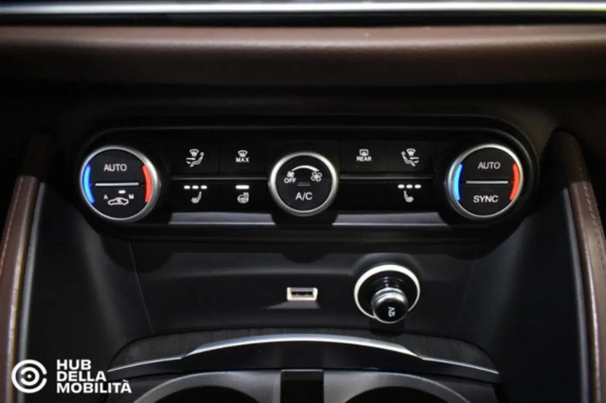 Alfa Romeo Stelvio usata a Perugia (13)
