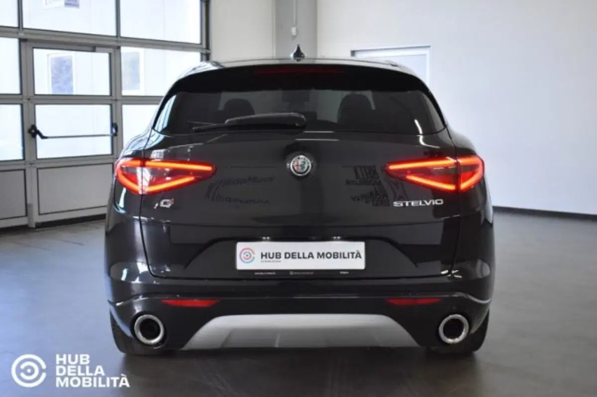 Alfa Romeo Stelvio usata a Perugia (5)