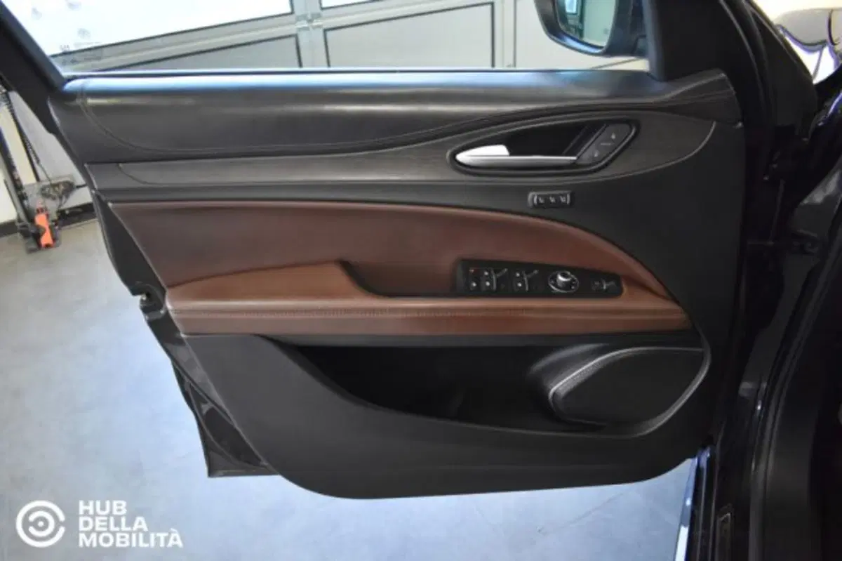 Alfa Romeo Stelvio usata a Perugia (7)