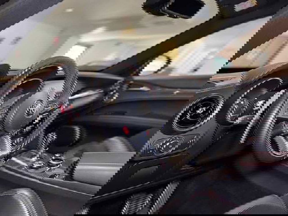 Alfa Romeo Stelvio usata a Genova (10)